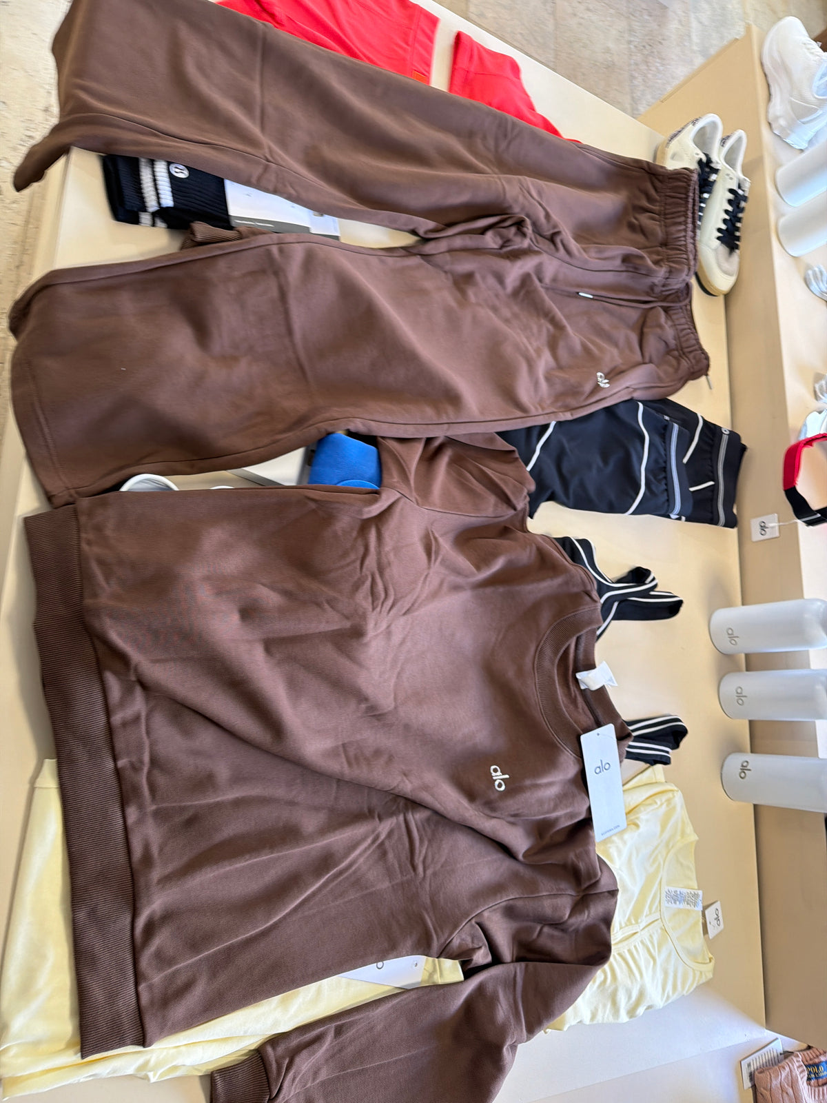 Conjunto Alo yiga sudadera y pants café