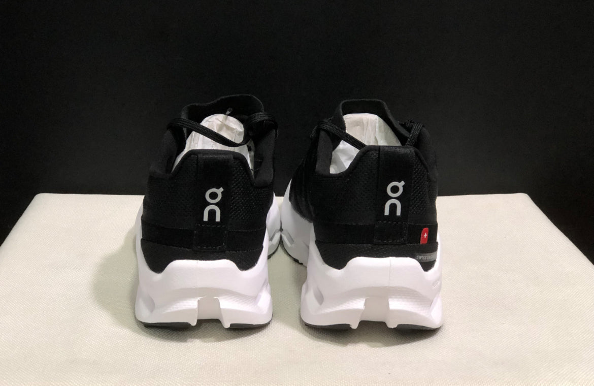 Tenis on Cloud Trail negro suela blanca