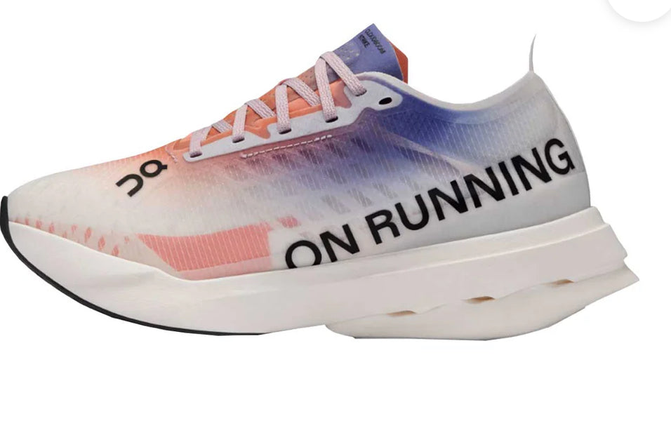 Tenis on Cloud Hyper naranja