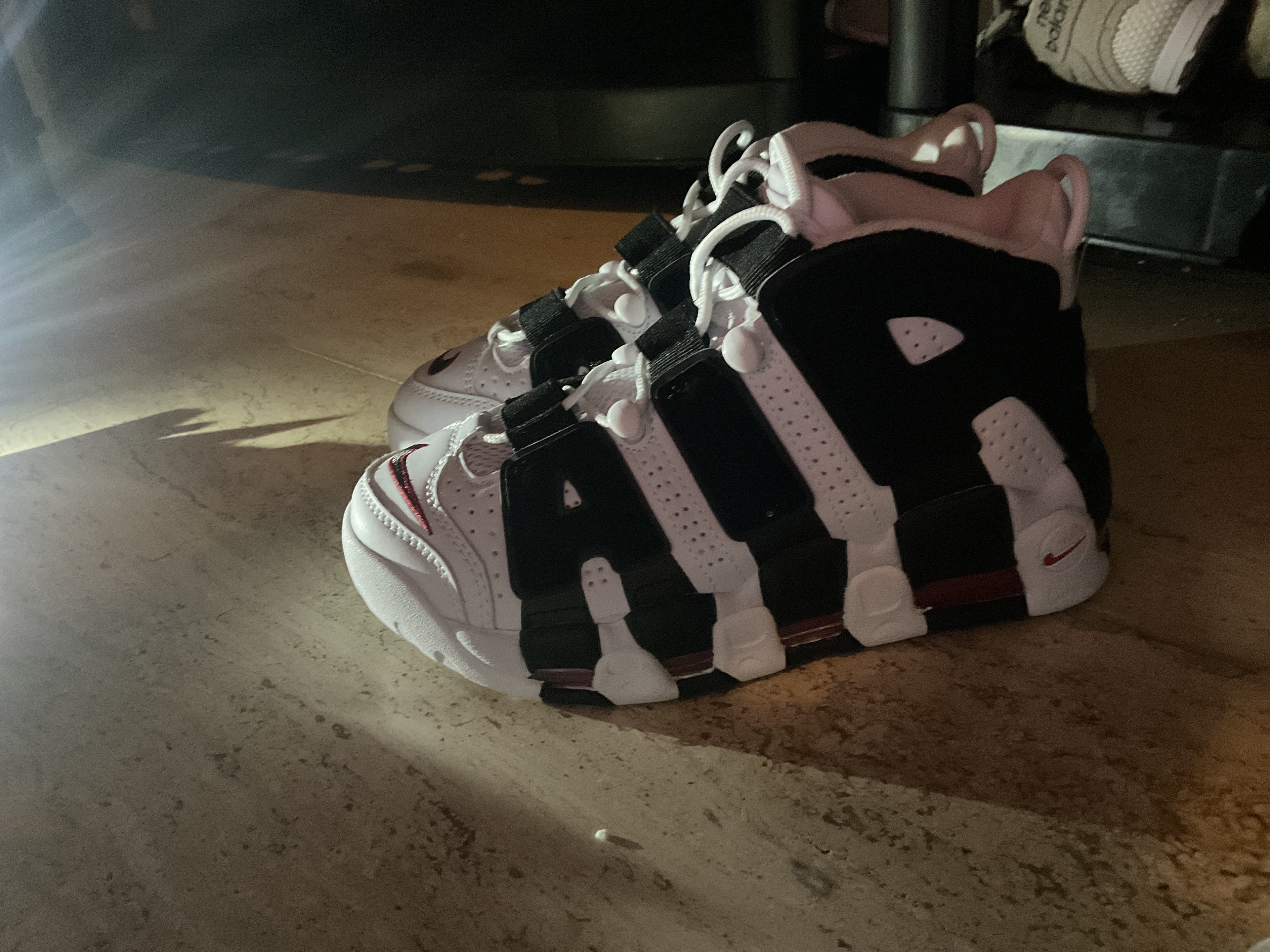 Ari Nike blanco negro