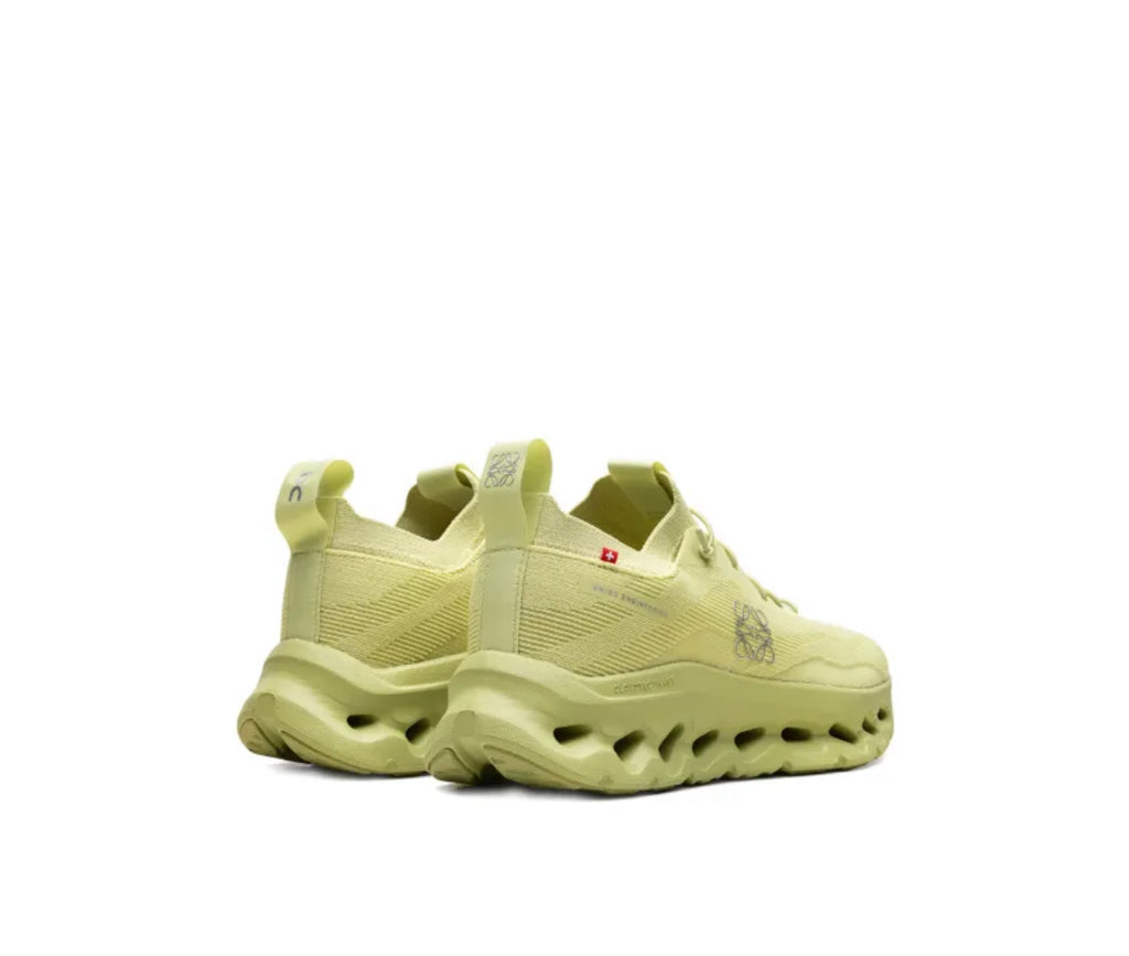 Tenis On x Loewe verde fosforescente