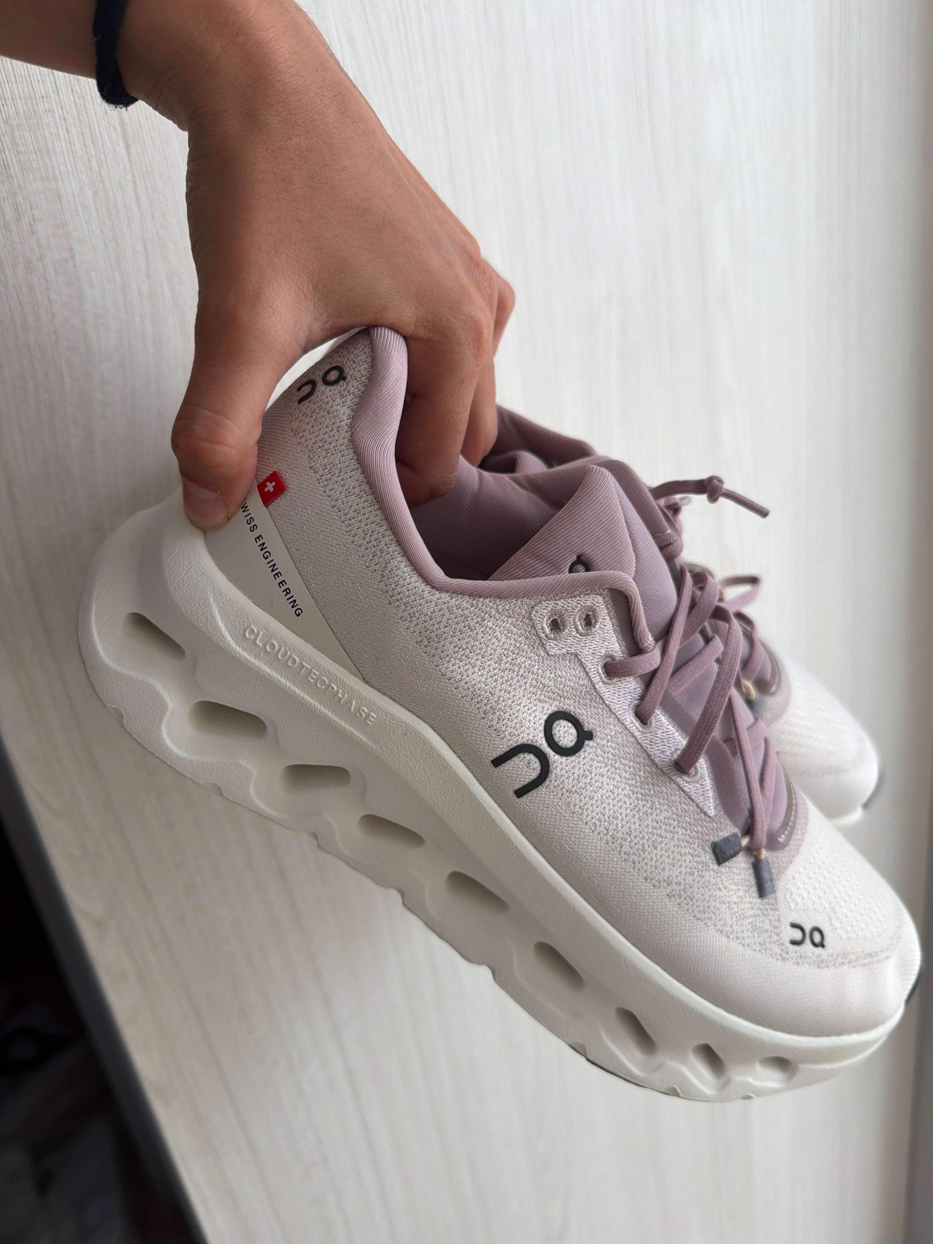 Tenis on Cloud Tilt degradado morado