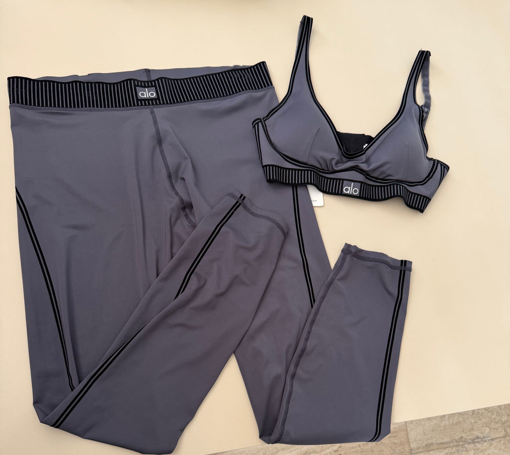 Conjunto Alo yoga terciopelo gris