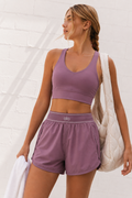 Conjunto Alo yoga top y short resorte lila