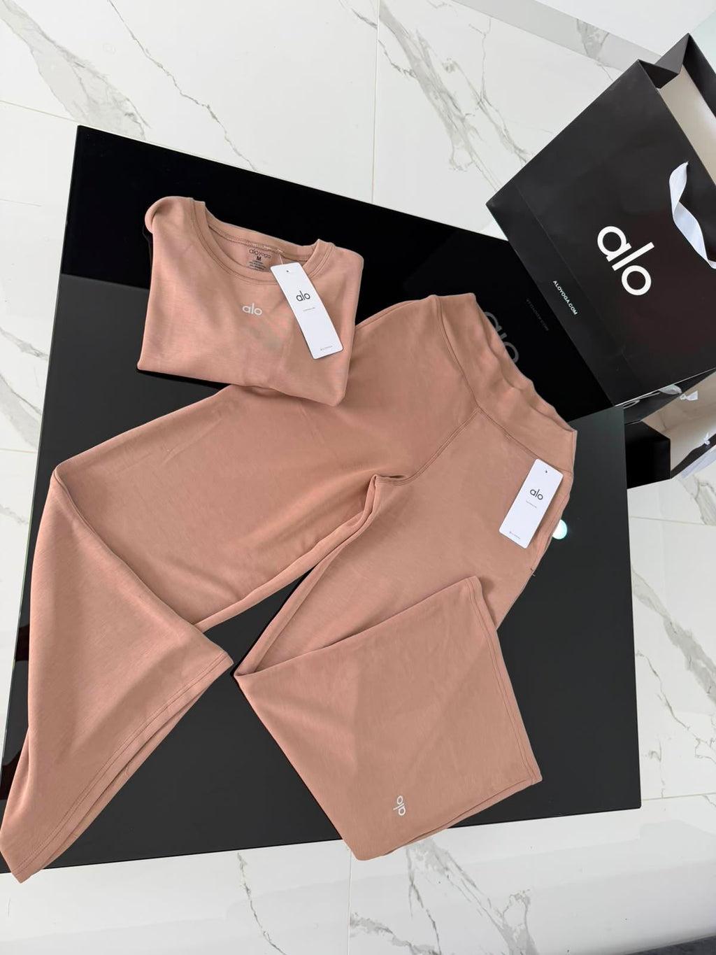 Conjunto Alo yoga café
