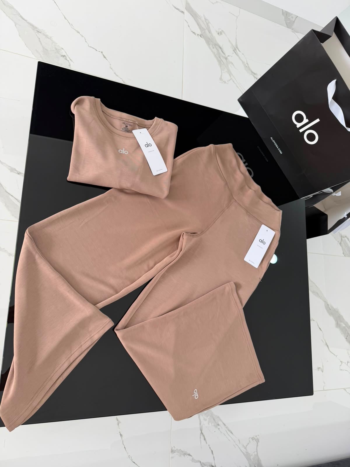 Conjunto Alo yoga café
