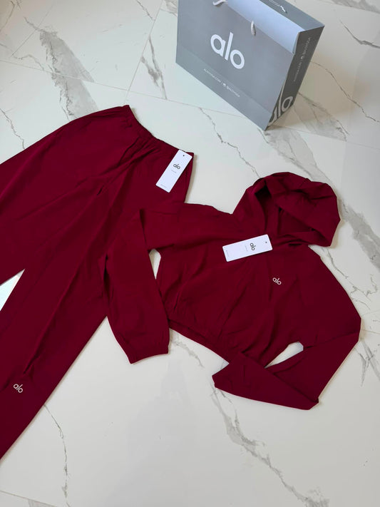 Conjunto Alo yoga vino