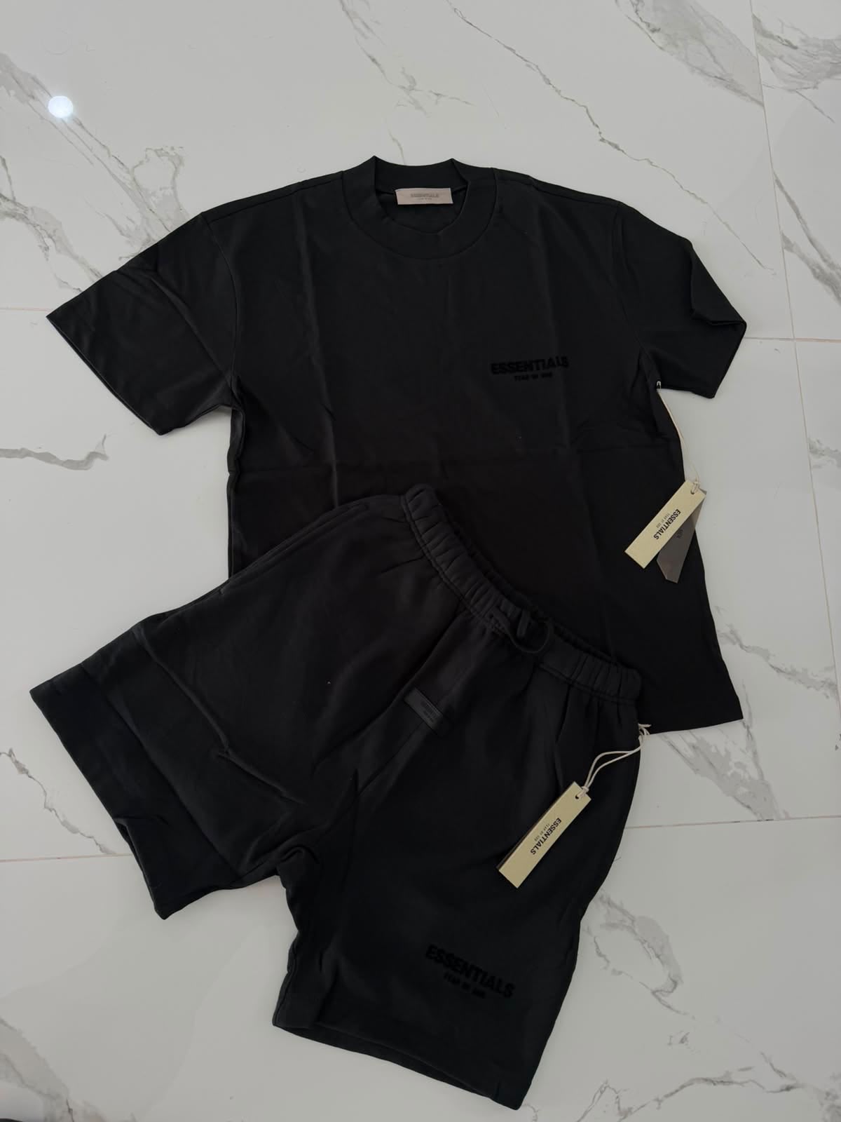 Essentials conjunto negro