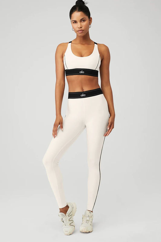 Conjunto Alo yoga resorte beige