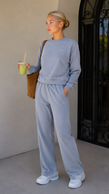 Conjunto Alo yoga pants y sudadera azul cielo