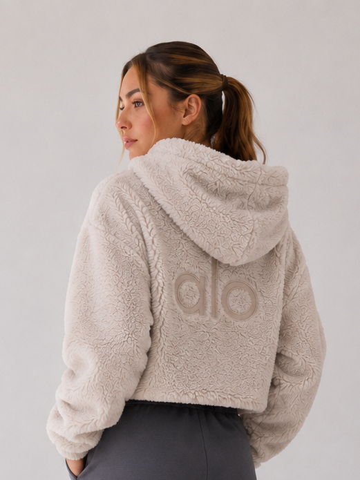 Chamarra Alo yoga peluche logo bordado beige