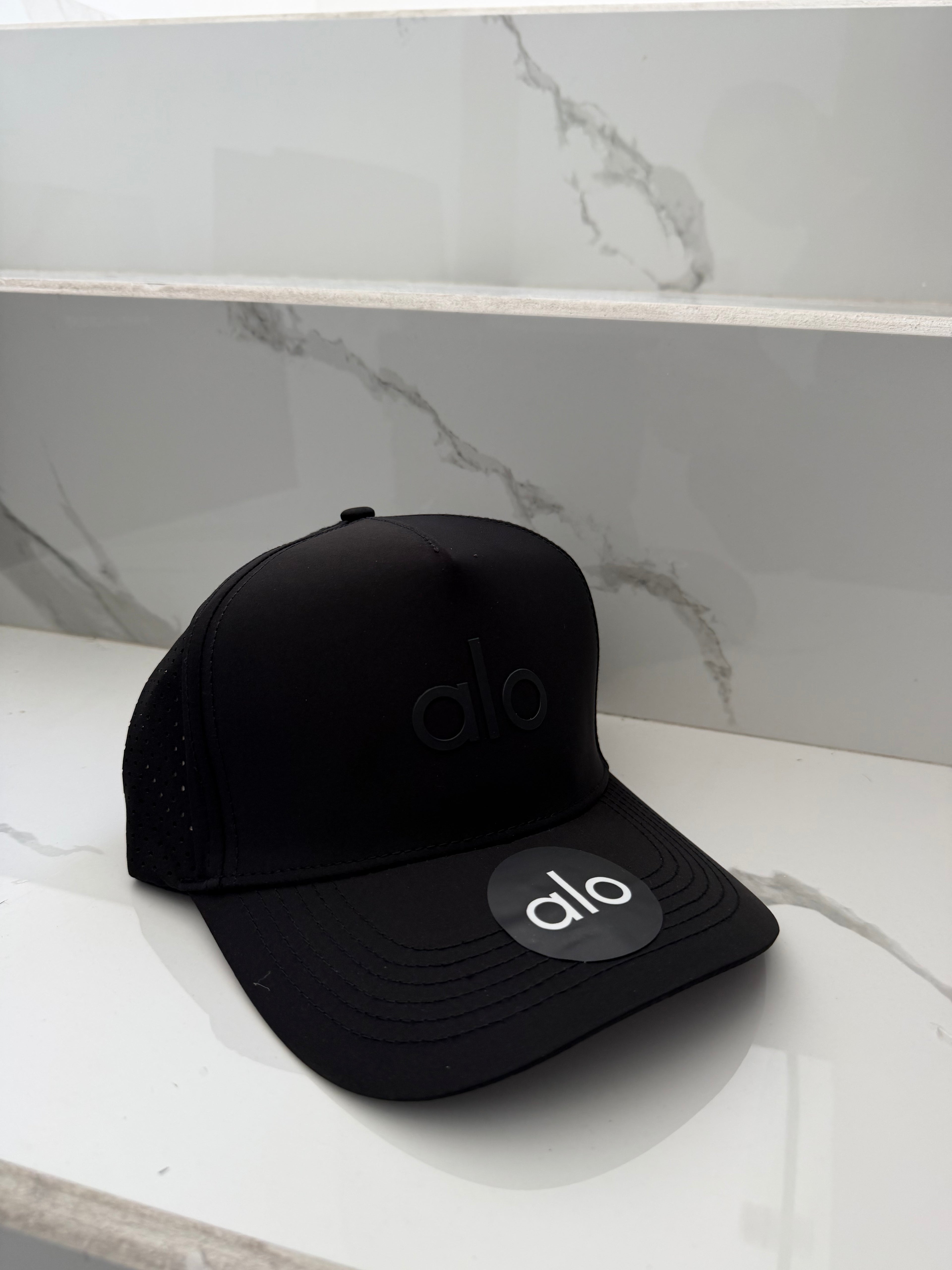 Gorra Alo yoga negra